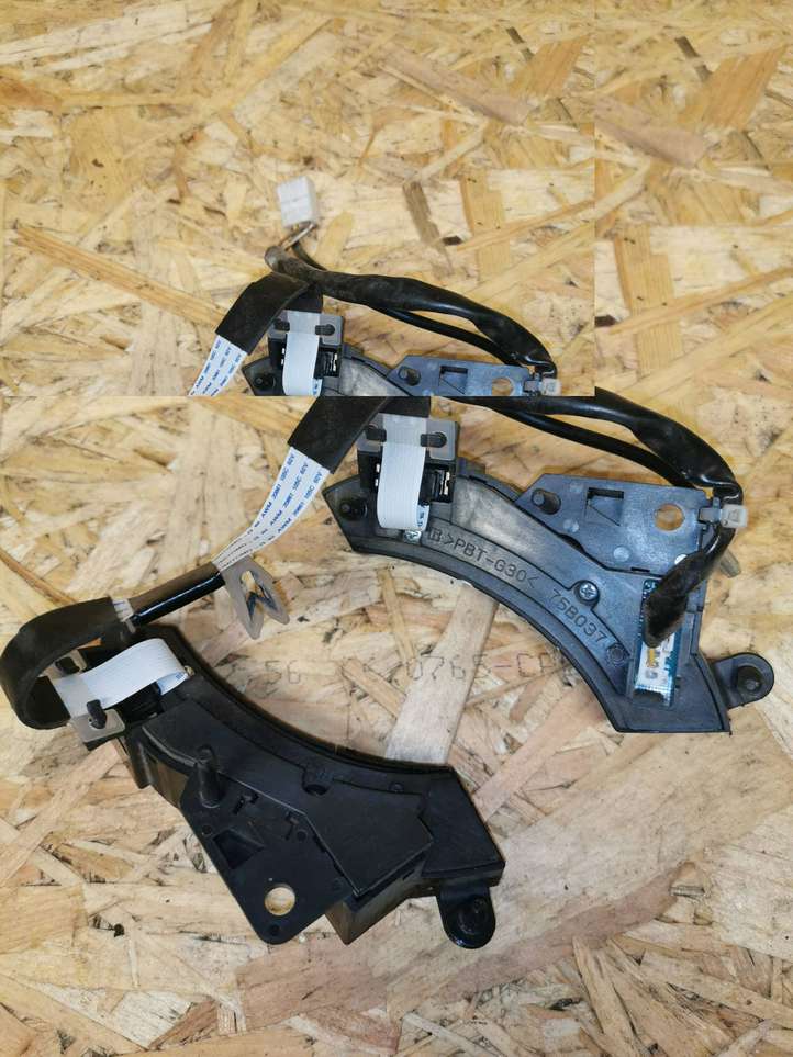 Toyota Hilux (2011 - 2015)  75B037 Кнопки рулевого колеса