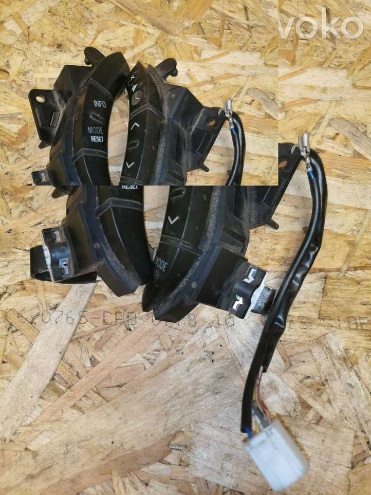 Toyota Hilux (2011 - 2015)  75B037 Кнопки рулевого колеса