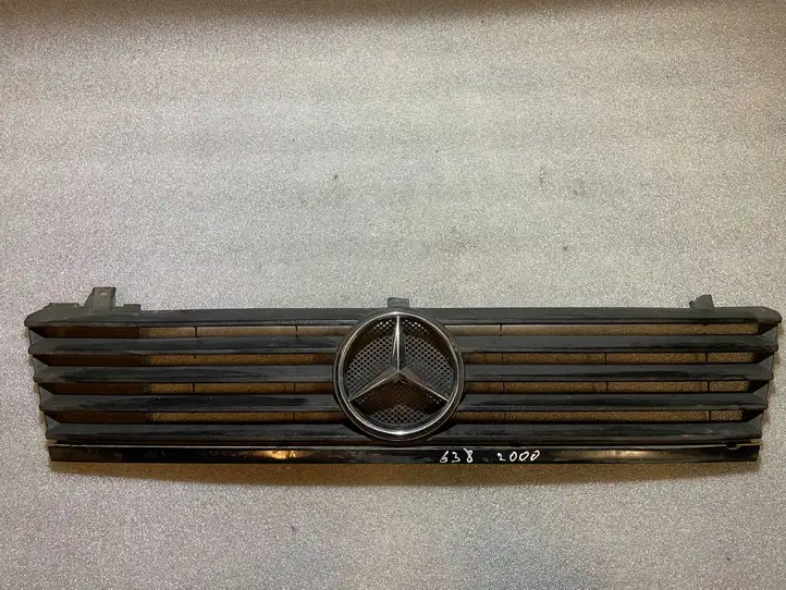 Mercedes-Benz Vito Viano W639 (2003 - 2010) a6388880415 Передняя решетка — фото 1