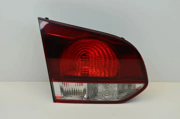 Volkswagen Golf VI (2009 - 2013) 5K0945093T Задний фонарь в крышке багажника — фото 1