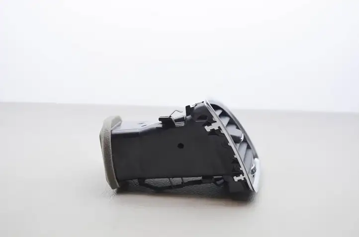 (2014 - 2018) 8U2820902D Воздушная решетка панели — фото 4