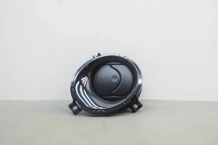 Nissan Juke I F15 (2010 - 2018) 687601KE0A Воздушная решетка панели — фото 1