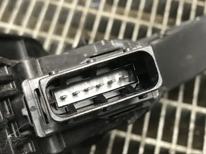 Chrysler Pacifica (2016 - ) 04581677AB Педаль акселератора — фото 4