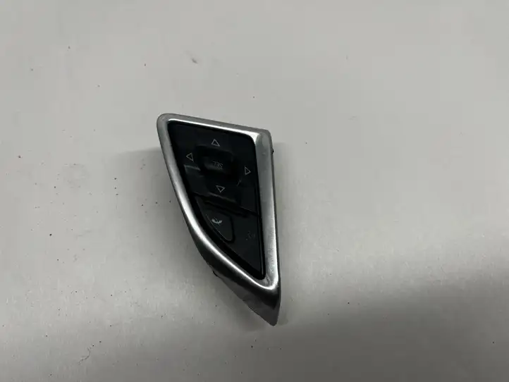 Chevrolet Camaro (2015 - 2018) GM23427864 Кнопки на рулевом колесе — фото 3