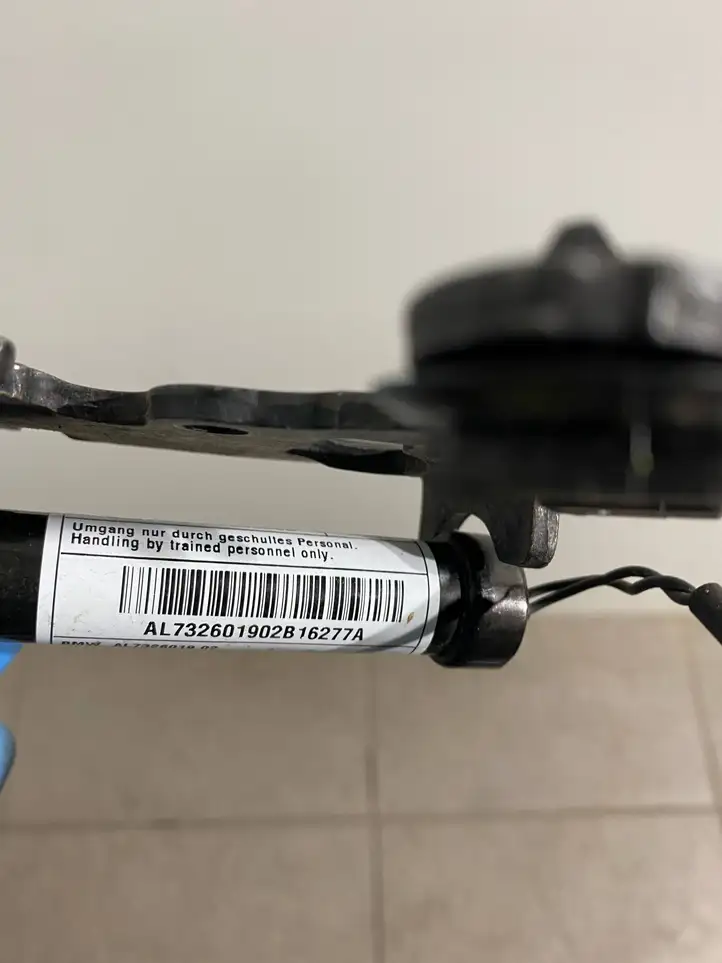 BMW X5 F15 (2013 - 2017) 7326019 Привод подушки безопасности пешехода — фото 2