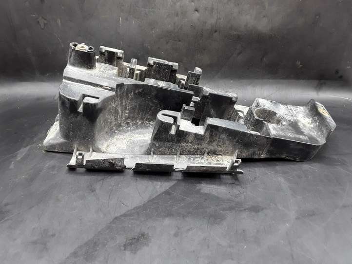 Cadillac BLS (2006 - 2009)  24437468 Крышка ящика предохранителей