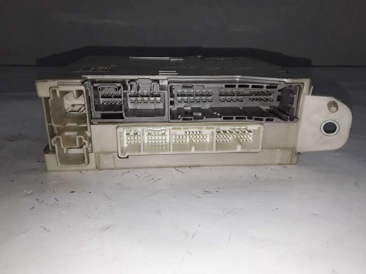 Lexus GS 300 350 430 450h (2004 - 2007)  8273030281 Блок предохранителей