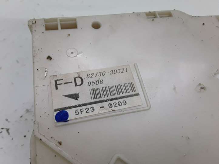 Lexus GS 300 350 430 450h (2004 - 2007)  8273030321 Блок предохранителей