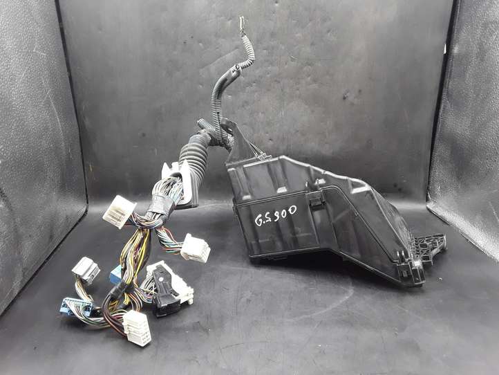 Lexus GS 300 350 430 450h (2004 - 2007)  7154395130 Блок предохранителей