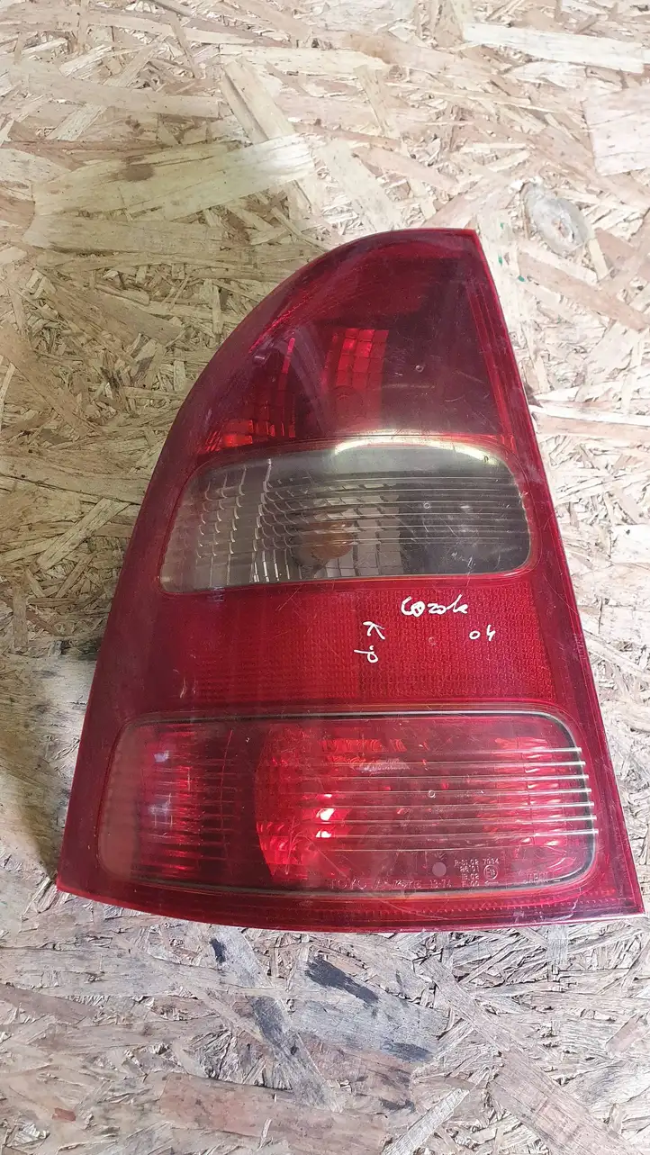 Toyota Corolla E120 E130 (2000 - 2004) RS1027934 Задний фонарь в кузове — фото 1