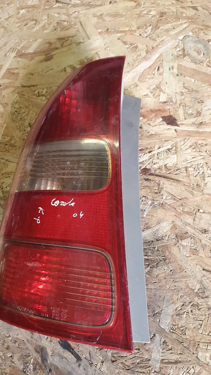Toyota Corolla E120 E130 (2000 - 2004) RS1027934 Задний фонарь в кузове — фото 3