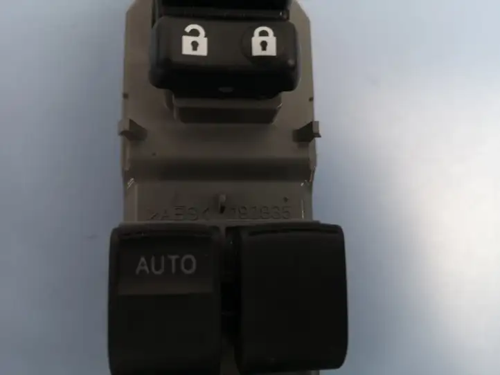 Toyota RAV 4 (XA40) (2012 - 2018) 192835 Блок кнопок стеклоподъемников — фото 3
