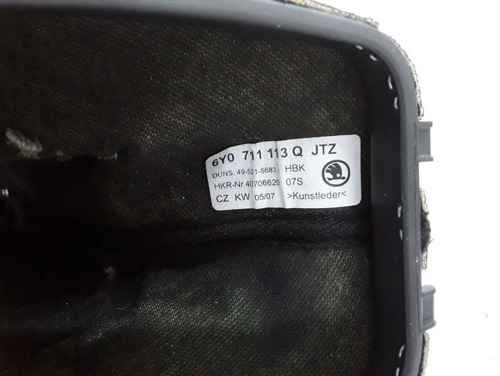 Skoda Fabia Mk1 (6Y) (1999 - 2007)  6Y0711113Q Отделка рычага переключения передач (кожа, головка)