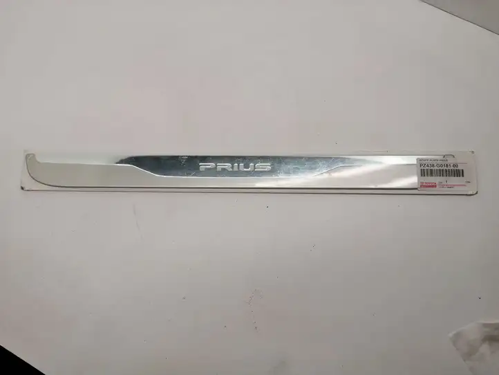 Toyota Prius (XW30) (2009 - 2015) PZ438G018100 Накладка порога — фото 1