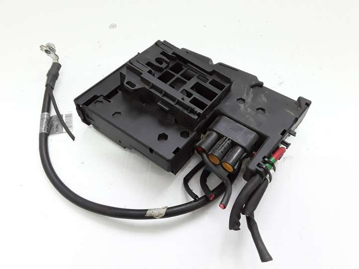 Mercedes-Benz C W204 (2007 - 2014)  A2075400740 Узел подключения плюсовых проводов