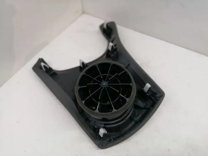 Toyota Yaris (2014 - 2019) 555686228G Воздушная решетка панели — фото 4