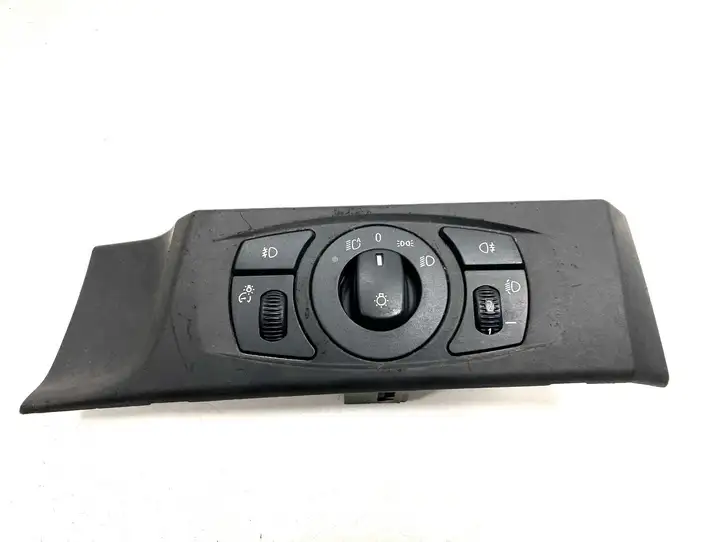 BMW 5 E60 E61 (2004 - 2010) 6953739 Включатель фонарей — фото 1
