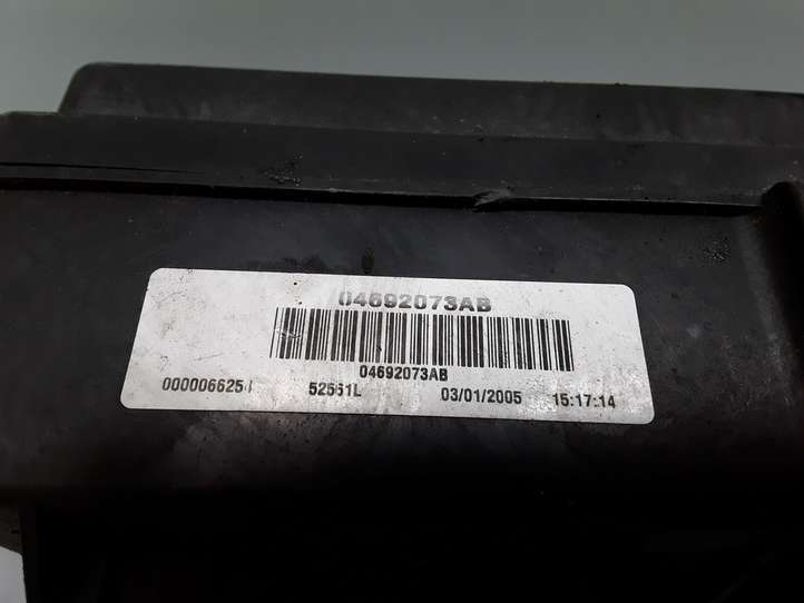 Jeep Grand Cherokee (2004 - 2010)  04692073AB Блок предохранителей