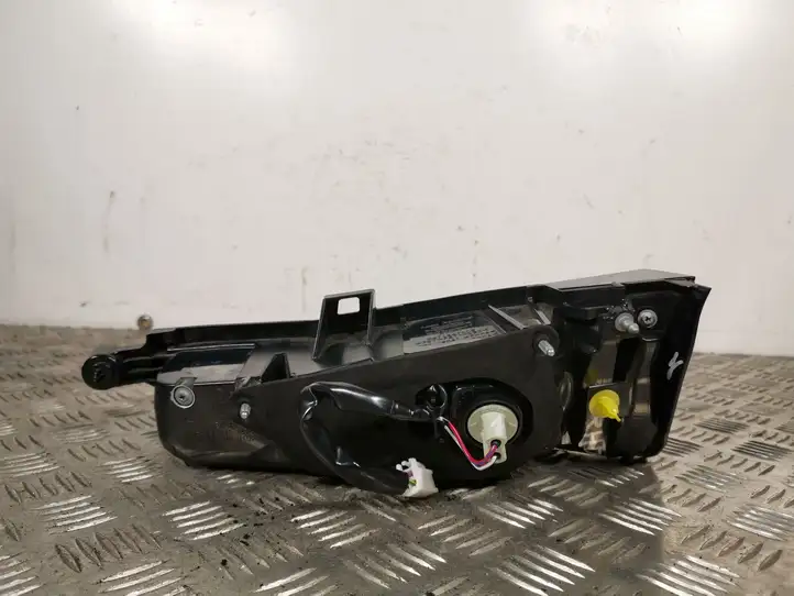 Lexus NX (2014 - 2017) A046040 Задний фонарь в крышке багажника — фото 2