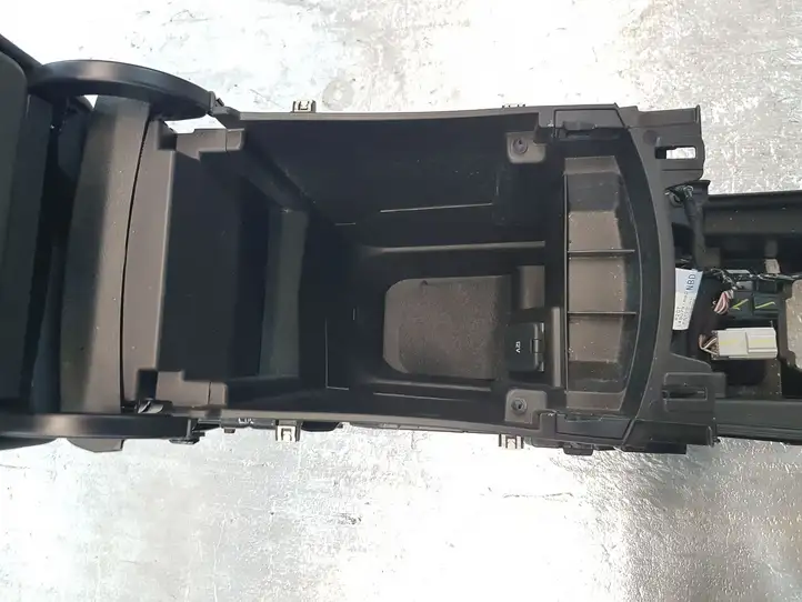 Ford Edge II (2015 - ) FT4BR045A06BA Ящик центральной консоли — фото 3