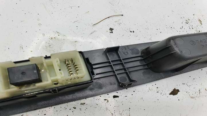 Toyota Avensis Verso (2001 - 2004)  7423144190 Кнопка стеклоподъемников