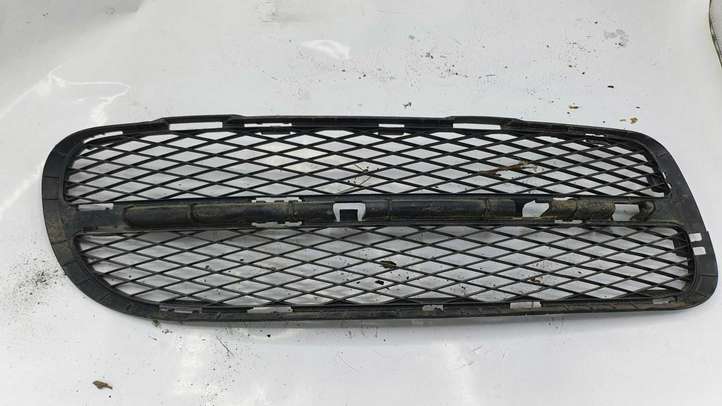 Volkswagen Touareg I (2002 - 2010)  7L6853667 Нижняя решётка (из трех частей)