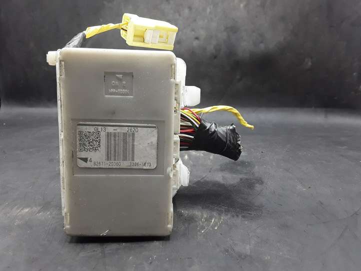 Toyota Avensis T270 (2009 - 2012)  8267120360 Блок предохранителей