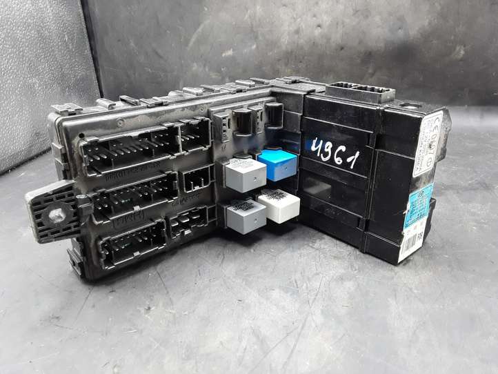 Hyundai Trajet (2000 - 2004)  954003A211 Блок предохранителей