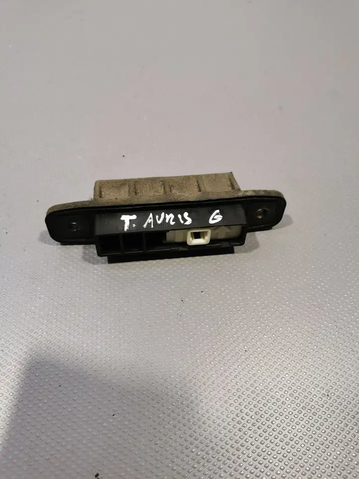Toyota Auris 150 (2006 - 2012) Кнопка закрытия крышки багажника — фото 1