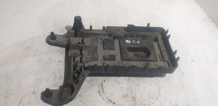 Volkswagen PASSAT B6 (2005 - 2010) 1K0915333C Площадка аккумулятора — фото 1