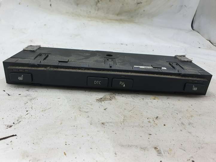 BMW 5 E60 E61 (2004 - 2010)  6952479 Включатель обогрева