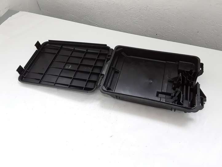 Volkswagen PASSAT B5 (1997 - 2000)  8D0927355A Крышка ящика предохранителей