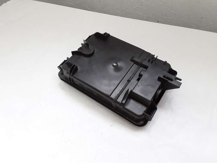 Volkswagen PASSAT B5 (1997 - 2000)  8D0927355A Крышка ящика предохранителей