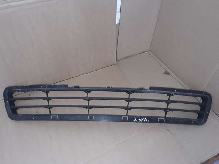 Kia Magentis (2006 - 2008)  865612G500 Нижняя решётка (из трех частей)