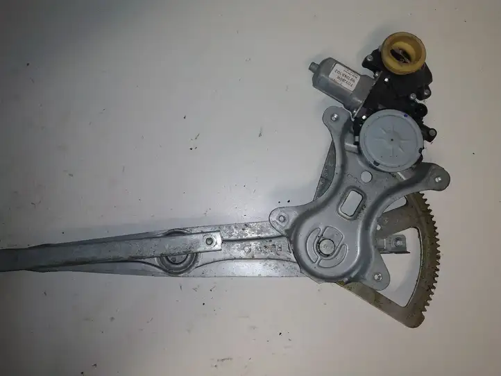 Toyota Corolla Verso E121 (2004 - 2007) 698400F020 Стеклоподъемник задней двери — фото 1