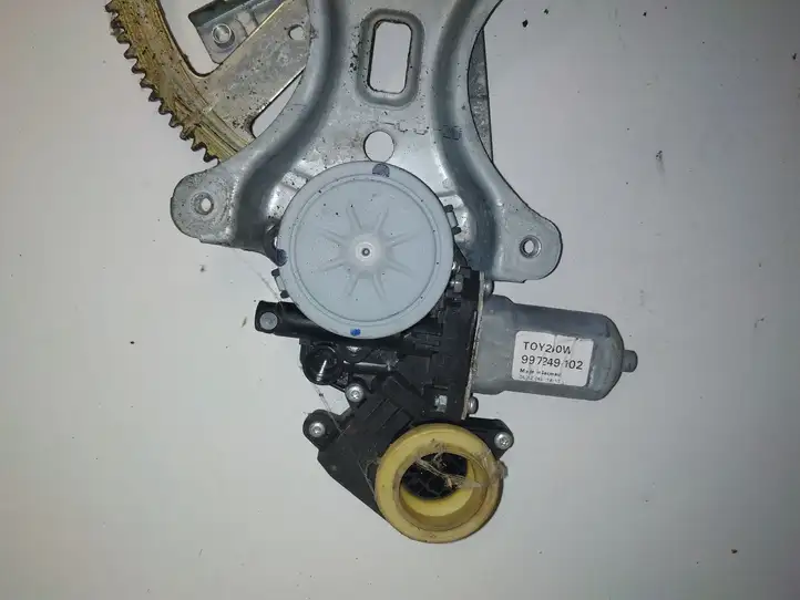 Toyota Corolla Verso E121 (2004 - 2007) 698400F020 Стеклоподъемник задней двери — фото 2