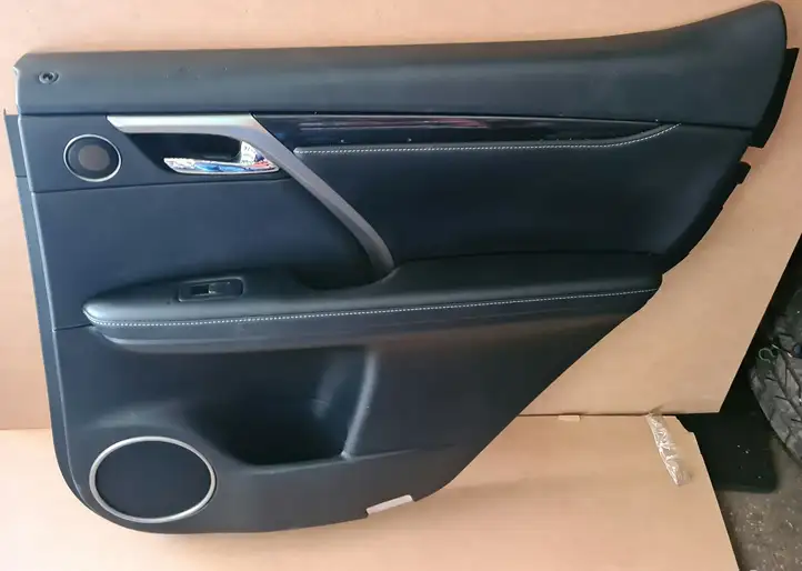 Lexus RX 450H (2015 - 2019) Обшивка задней двери — фото 3
