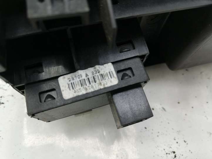 Fiat Grande Punto (2005 - 2014)   Кнопка стеклоподъемников