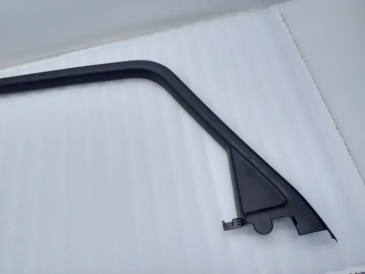 Audi Q3 8U (2011 - 2014) 8U0867672 Рамка дверного стекла задней двери — фото 2