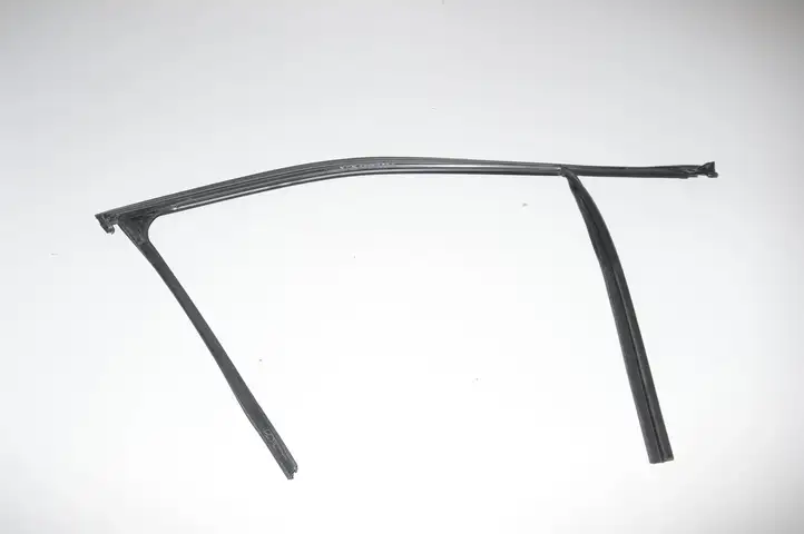 BMW X5 F15 (2013 - 2017) 51337289617 Уплотнитель стекла передней двери — фото 1