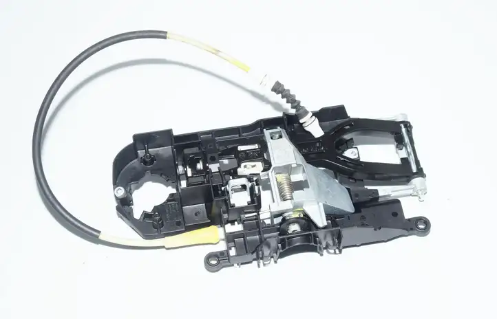 BMW 5 F10 F11 (2009 - 2016) Крепление наружной ручки передней двери — фото 1