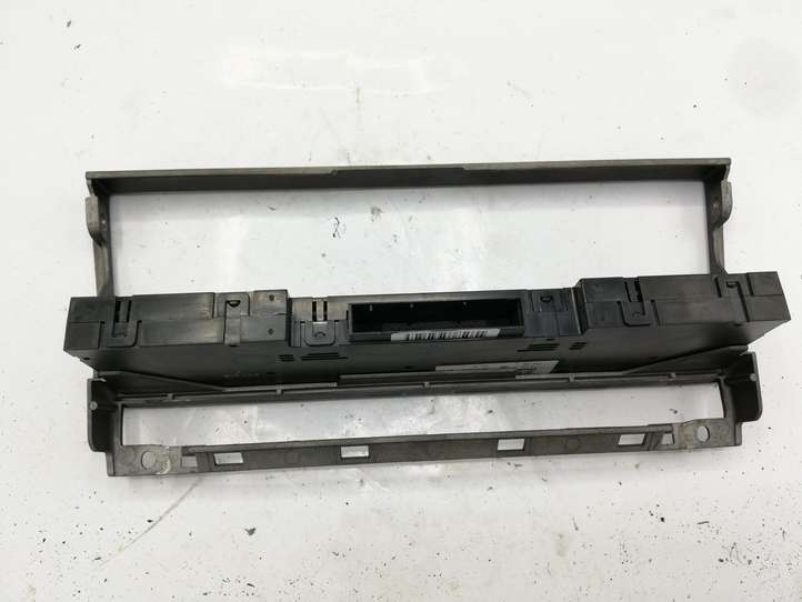 BMW 5 E39 (1996 - 2003)  03742027 Включатель обогрева
