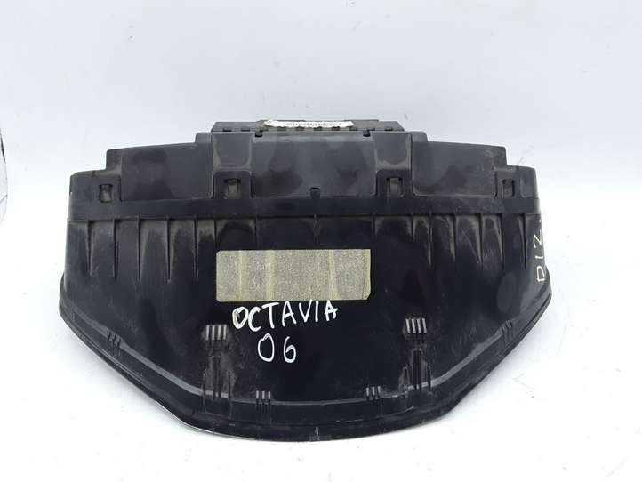 Skoda Octavia Mk2 (1Z) (2004 - 2013)  V3562426 Спидометр (приборный щиток)