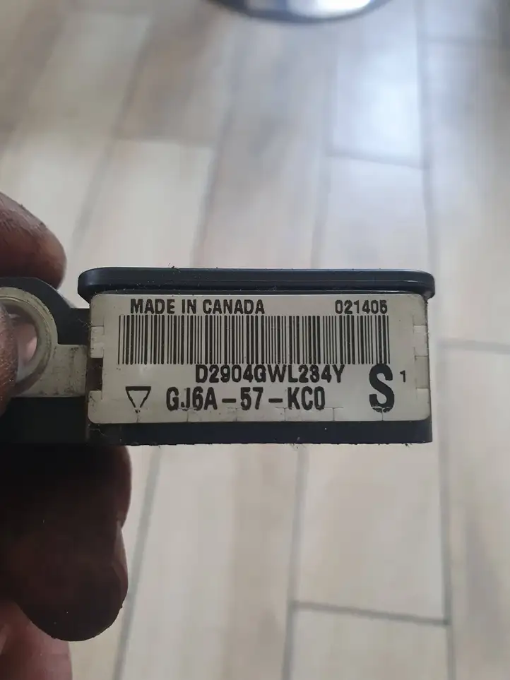 Mazda 6 (2002 - 2005) GJ6A57KC0 Датчик удара SRS — фото 2