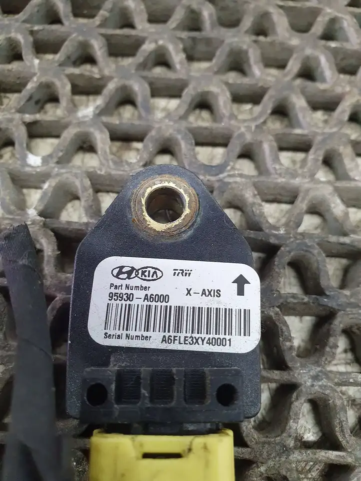 Hyundai i30 (2015 - 2017) 95930A6000 Датчик удара SRS — фото 6