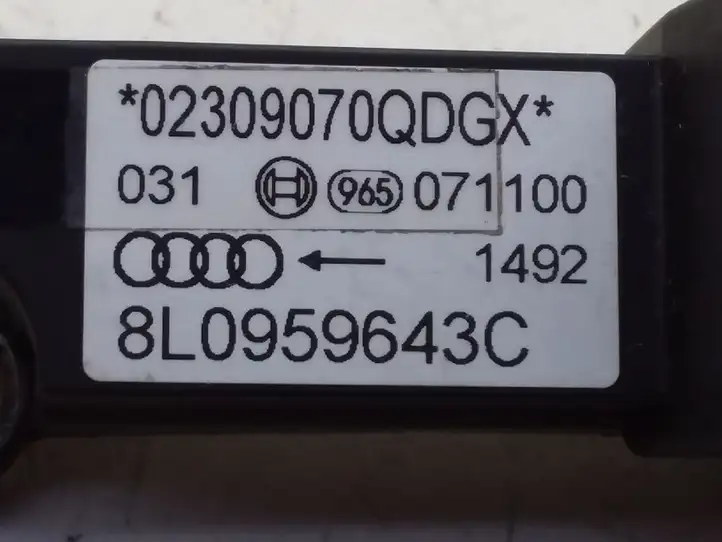 Audi A3/S3 8L (2000 - 2003) 8L0959643C Датчик удара SRS — фото 3
