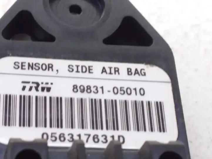 Toyota Corolla E120 E130 (2000 - 2004) 8983105010 Датчик удара SRS — фото 3