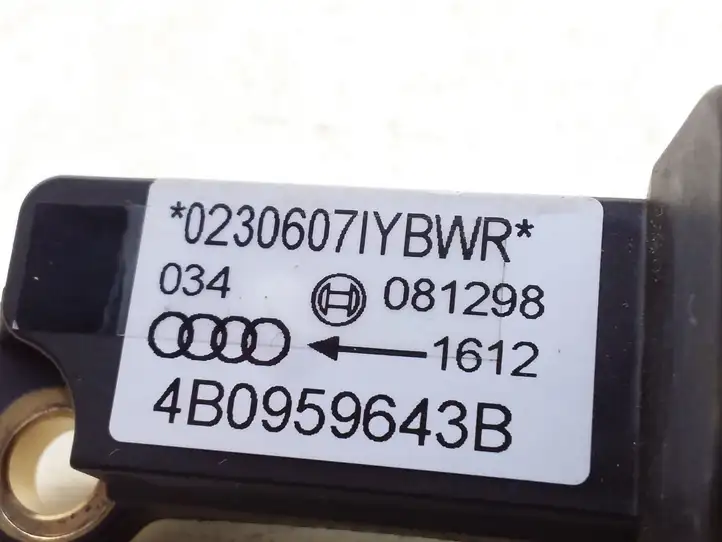 Audi A6 S6 C5 4B (1997 - 2001) 4B0959643B Датчик удара SRS — фото 4
