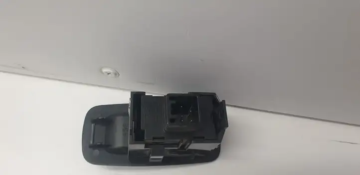 Toyota Corolla Verso AR10 (2004 - 2009) 848010F030 Блок кнопок стеклоподъемников — фото 3