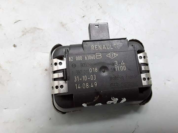 Renault Clio II (2001 - 2005)  8200063060B Датчик дождя